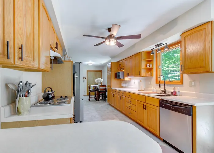 9 Mi To Downtown Rushville: Cozy Getaway W/ Grill *