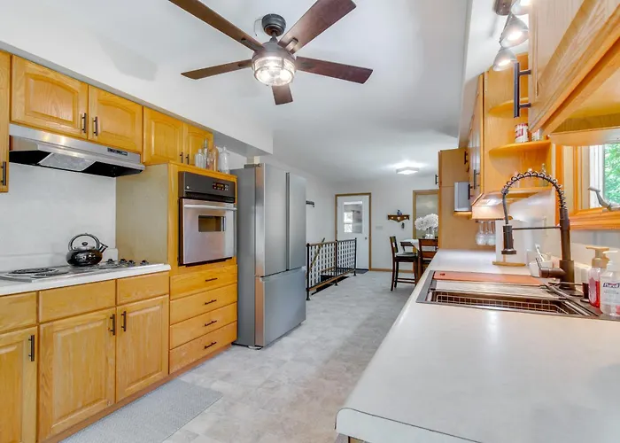 9 Mi To Downtown Rushville: Cozy Getaway W/ Grill Holiday home