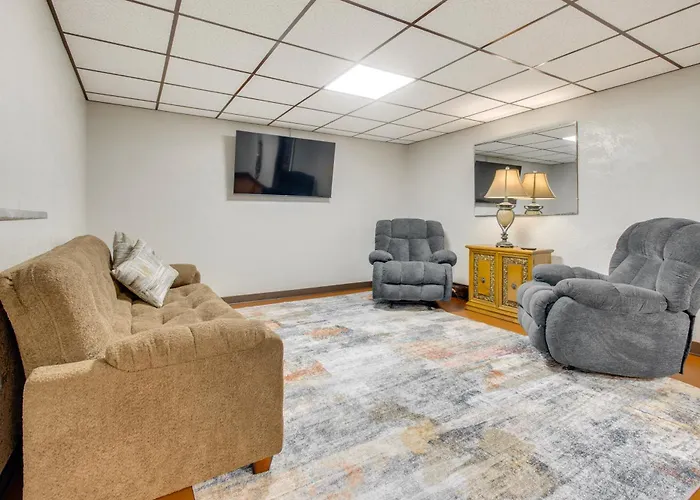 9 Mi To Downtown Rushville: Cozy Getaway W/ Grill * Rushville