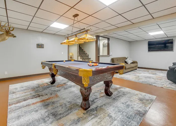 9 Mi To Downtown Rushville: Cozy Getaway W/ Grill