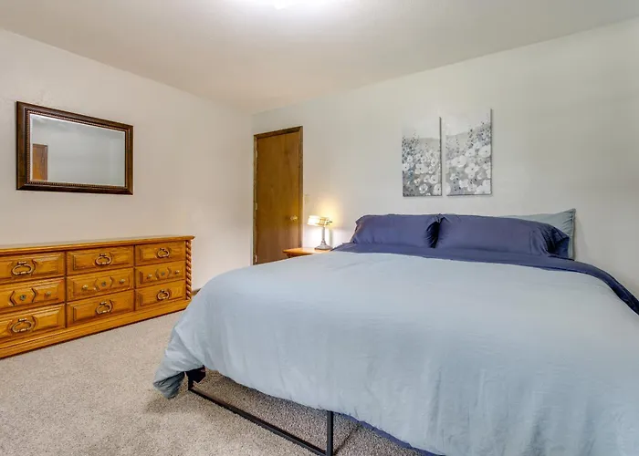 9 Mi To Downtown Rushville: Cozy Getaway W/ Grill *
