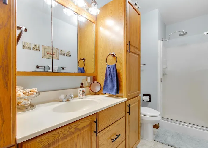 9 Mi To Downtown Rushville: Cozy Getaway W/ Grill