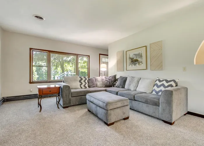 9 Mi To Downtown Rushville: Cozy Getaway W/ Grill Hébergement de vacances