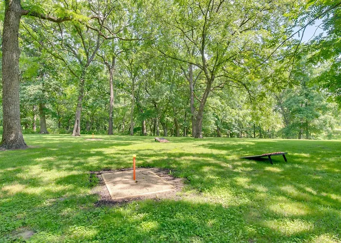 9 Mi To Downtown Rushville: Cozy Getaway W/ Grill *