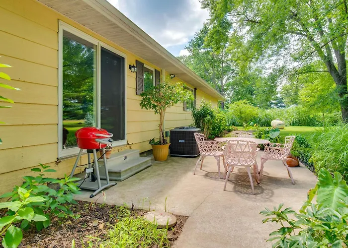 Holiday home 9 Mi To Downtown Rushville: Cozy Getaway W/ Grill *