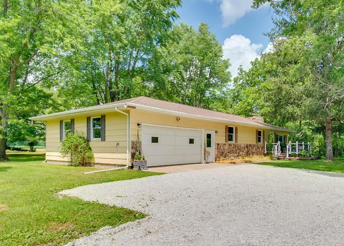 9 Mi To Downtown Rushville: Cozy Getaway W/ Grill Holiday home *